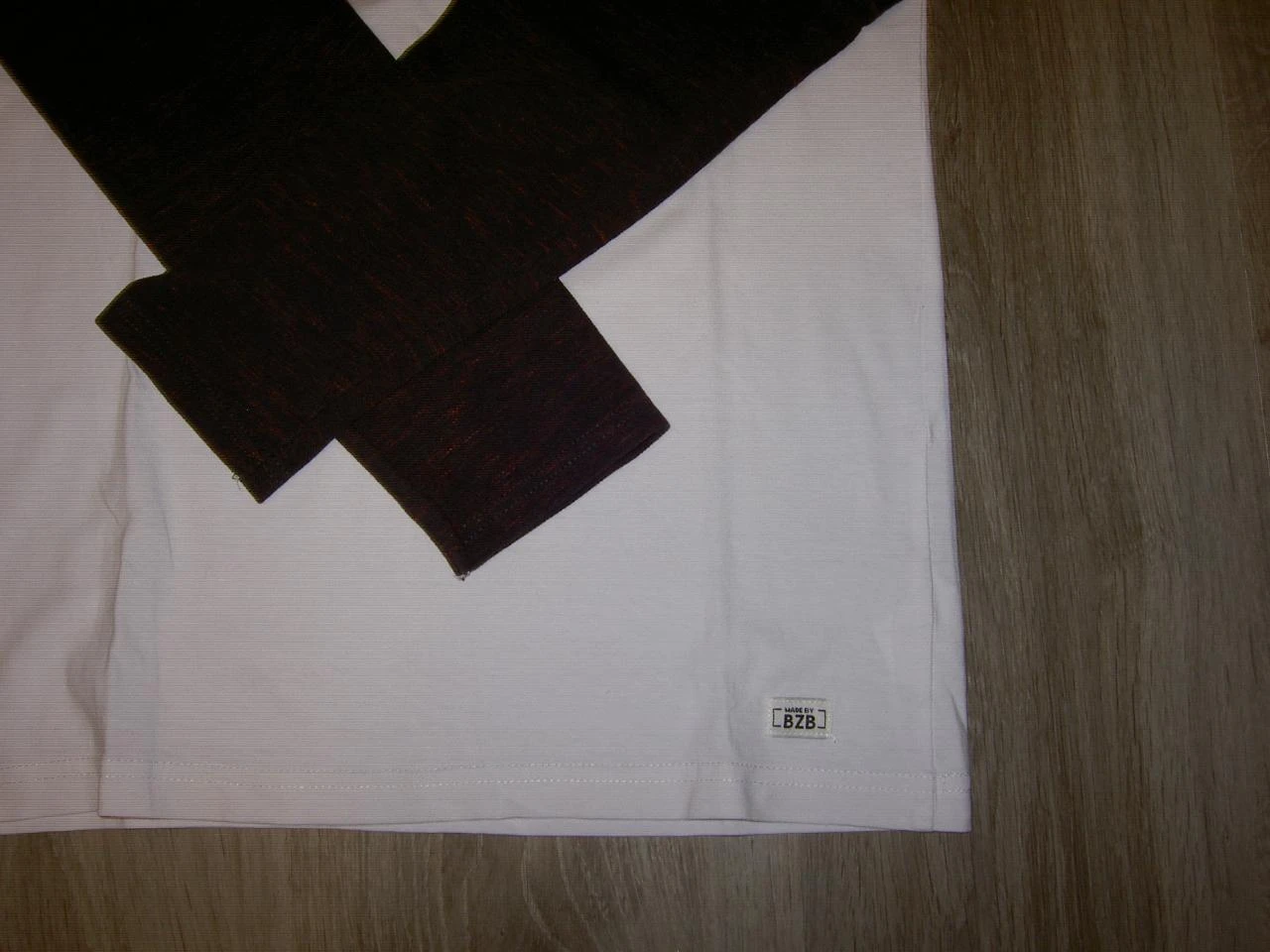 CAMISETA ML BRANCA E PRETA CHINA - BIZZBEE - TAMANHO XS - n°01 – photo 8